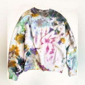 #070 Tie dye sweatshirt. Size Large.